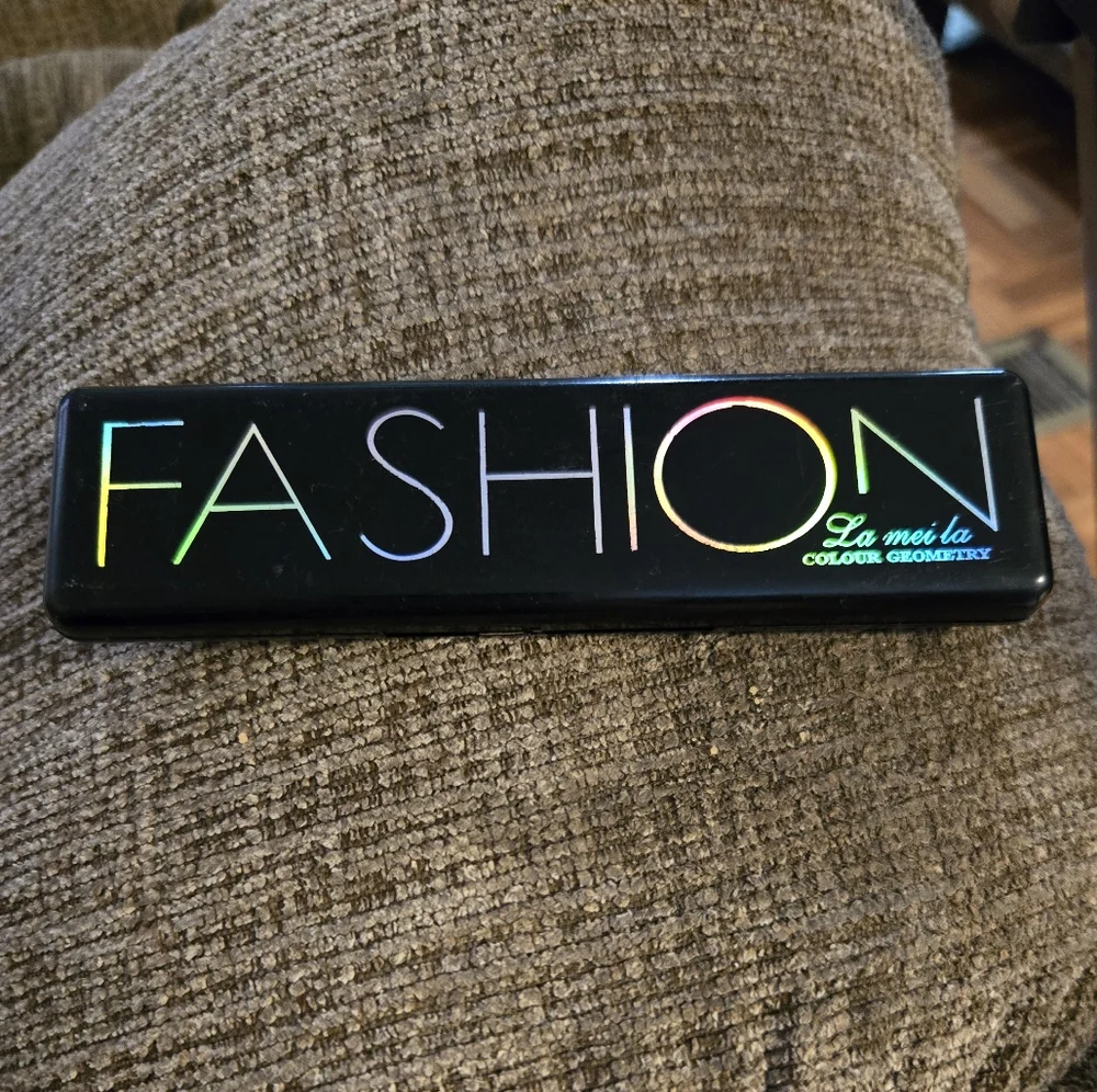 FASION LA MEI LA Neutral Eyeshadow Palette  10 COLORS